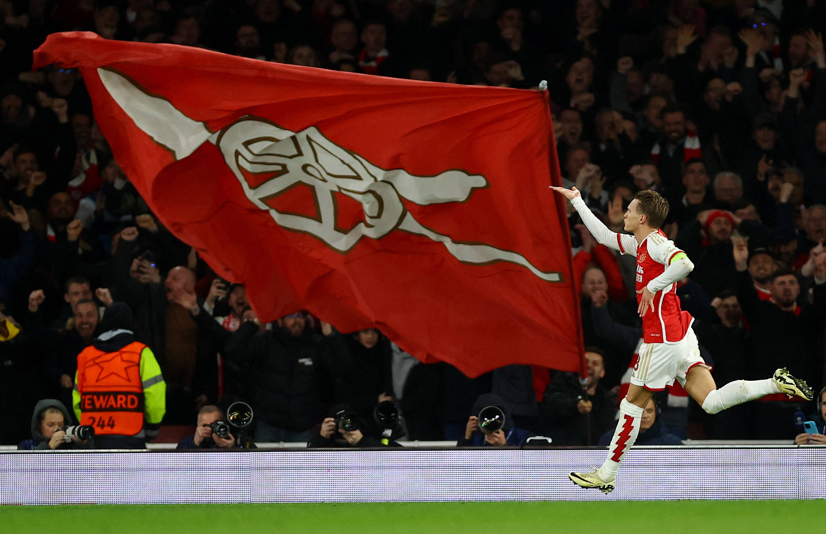 按在自己手 按在自己手